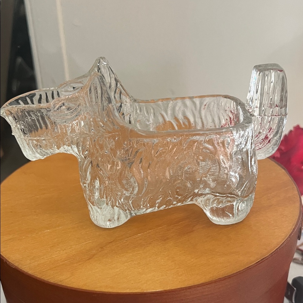 Elegant Clear Glass Sculpture